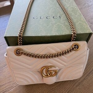 GG Marmont medium shoulder/crossbody Bag in White